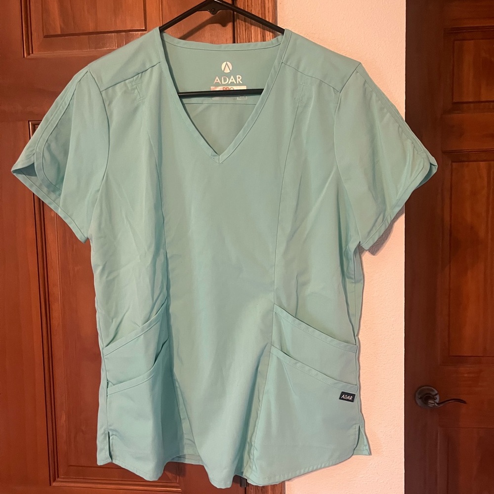 Scrub set